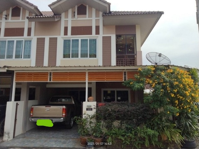 ทาวน์โฮม 2 ชั้น หลังริม 30 ตร.ว.3 ห้องนอน 3 ห้องน้ำ1 ห้องโถง ห้องเก็บของ ต่อเติมห้องครัว ต่อเติมข้างบ้าน หน้าบ้านเรียบร้อยแอร์ 2 ตัว เครื่องทำน้ำอุ่น 1 ตัวติดเหล็กดัด ผ้าม่านติดตั้งจานเคเบิ้ล PSIถังสำรองน้ำ 1,000 ลิตร พร้อมปั้มจอดรถยนต์ได้ 1 คันจอดมอเตอร์ไซค์ได้ 3 คนค่าโอน 50/50เจ้าของขายเองราคา 2,300,000 บาท ราคาส่งท้ายปีเบอร์โทร 0917922893ต.ทุ่งสุขลาอ.ศรีราชาจ.ชลบุรีhttps://www.facebook.com/marketplace/item/100