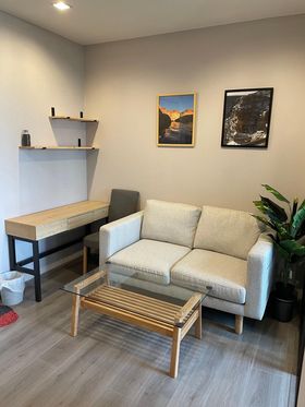 ให้เช่า คอนโด The Politan Aqua คอนโดพร้อมอยู่ ริมแม่น้ำเจ้าพระยา ใกล้ MRT สะพานพระนั่งเกล้าพิกัด:https://maps.app.goo.gl/8QTkZvCXdsYSdtSe9ขนาด 30 ตรม ขนาด 1 นอน 1 น้ำชั้น 12 ตึก B เฟอร์ตามรูป ครบฟรีส่วนกลาง 1 จอดรถ วิวแม่น้ำราคา 11000/เดือน มัดจำ 2 เดือน ล่วงหน้า 1 เดือนสนใจติดต่อ รินรดา 0615519925 ID Line:0615519925 เว็บ:http://www.ther-estate.com