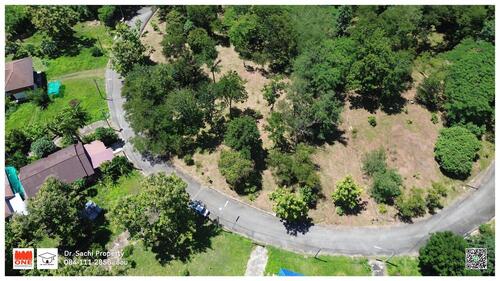 Property ID : M3492-M3493ที่ดินแปลงสวย เหมาะทำบ้านพักตากอากาศ ใกล้ศูนย์ราชการ และ ศาล จังหวัดลำพูน– ที่ดิน 2 แปลง เนื้อที่ รวม 682.8 ตร.ว.– แปลงที่ 1 เนื้อที่ 338.6 ตร.ว.– แปลงที่ 2 เนื้อที่ 344.2 ตร.ว.– เอกสารสิทธิ์ โฉนดครุฑแดง ทั้ง 2 แปลง พร้อมโอน– ที่ดินหัน ทิศใต้ และ ตะวันออกเฉียงใต้– ที่ดิน ติดถนนลาดยาง ยาว 97 เมตร ถนนกว้าง 6 เมตร————————————————: : ลักษณะเด่น : :– บรรยากาศเงียบสงบ เหมาะสำหรับค