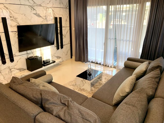 รหัส # TO792 ให้เช่าบ้านเดี่ยว 2 ชั้น 3 ห้องนอน หมูบ้านเดอะแพลนท์ เอสทีค พัฒนาการ38 ใกล้ทางด่วน *** ราคาเช่า 50,000 บาท/เดือน  บ้านเดี่ยว 2 ชั้น หมูบ้านเดอะแพลนท์ เอสทีค พัฒนาการ38 เนื้อที่ 40 ตรว พื้นที่ 145 ตรม.3 ห้องนอน 3 ห้องน้ำ จอดรถได้ 2 คันเฟอร์นิเจอร์พร้อมเช้าอยู่ บริเวณบ้านเป็นส่วนตัวมาก แถมบ้านน้องหมาติดแอร์หลังใหญ่ 1 หลัง  เข้าออกได้หลายทาง อ่อนนุช ศรีนครินทร์ ใกล้ทางด่ว