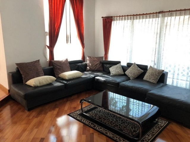 รหัส # TO791 ให้เช่าบ้านแฝด 4 ชั้น 4 ห้องนอน มีดาดฟ้า ย่านศูนย์วิจัย พระราม9 เฟอร์พร้อมอยู่ ใกล้ทองหล่อ *** ราคาเช่า 75,000 บาท/เดือน  บ้านแฝด 4 ชั้น มีดาดฟ้า ย่านศูนย์วิจัย พระราม9 เฟอร์พร้อมอยู่ ใกล้ทองหล่อ เนื้อที่ 45 ตรว.  พื้นที่ใช้สอย 430 ตรม.  4 ห้องนอนขนาดใหญ่ 4 ห้องน้ำหน้ากว้าง 10 เมตรเฟอร์นิเจอร์พร้อมอยู่  ใกล้โรงแรม เอวัน, 5 นาทีถึงทองหล่อ  เข้าออกได้ ทั้งทางถนนเพชรบุรีตัดใ