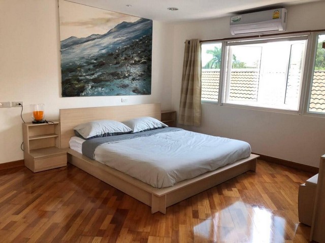 ให้เช่าบ้านแฝด 4 ชั้น 4 ห้องนอน มีดาดฟ้า ย่านศูนย์วิจัย พระราม9 เฟอร์พร้อมอยู่ ใกล้ทองหล่อ