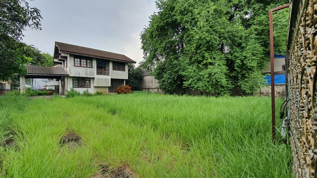 ขายที่ดินพร้อมบ้าน เนื้อที่ 152 ตรว. ซอยลาดพร้าว 107 ติดบริษัท JSL ใกล้ รพ.เวชธานี BTS สถานีบางกะปิ 