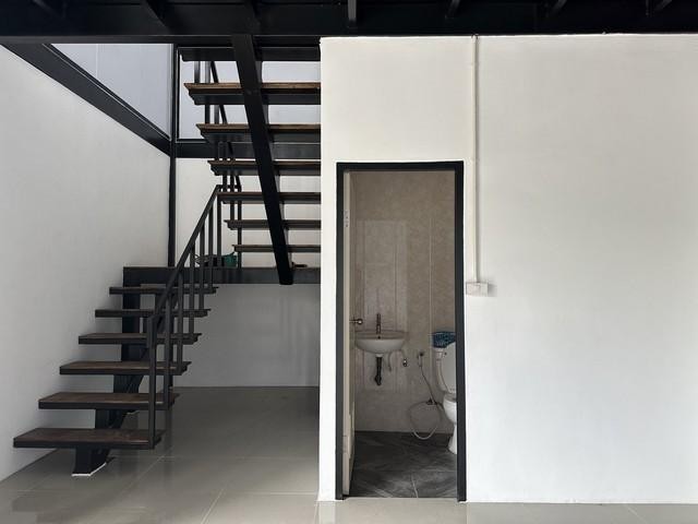 PT12 ให้เช่า ขาย ออฟฟิศ พร้อมโกดัง 503 ตรม. ซอยร่วมสุข 7 ลำลูกกา-รังสิต ใกล้ตลาด AC ลำลูกกา  เดินทางสะดวก ทำเลดีราคาเช่า 50,000 บาท / เดือนราคาขาย 7,000,000 บาท /หลังติดต่อ คุณช่อผกา 0616198565 LINE 0616198565ออฟฟิศพร้อมโกดัง ซอยร่วมสุข 7 ลำลูกกา-รังสิต ใกล้ตลาด AC ลำลูกกาพื้นที่ 100 ตรวเนื้อที่ใช้สวยรวม 503 ตรมประกอบด้วย::1. พื้นที่ในโกดัง 280 ตรม2. ออฟฟิศ 2 ชั้น 1 อาคาร 81 ตรม3. ลานจอดรถหน้าโกดัง 7 คัน พร้อมพื้นที