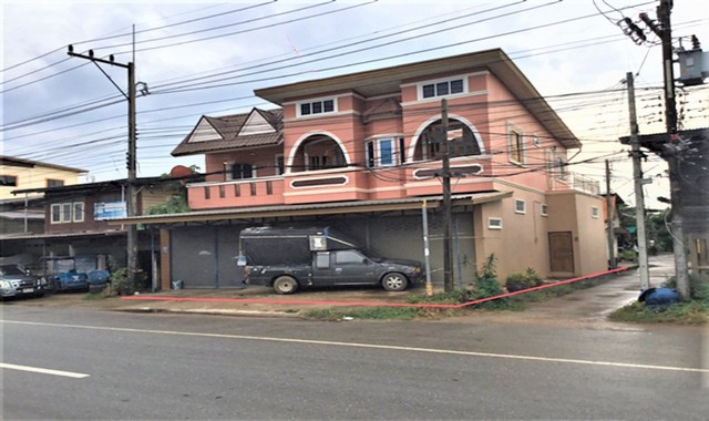 รายละเอียดเพิ่มเติมCode ID : PKK04-05220ราคาขาย      6,309,000 บาท- ขนาดพื้นที่ : 50 ตร.ว - พื้นที่ใช้สอย :  319.50 ตร.ม- จำนวนห้อง :    4 ห้องนอน 6 ห้องน้ำ (2 คูหา)- จอดรถ :  1-2 คัน- อาคารพาณิชย์ :     2 ชั้น- อาคารพาณิชย์หันทางทิศ :- อายุอาคาร :  9 ปีพิกัดทรัพย์ :      https://maps.app.goo.gl/dgZMdxCTzebtrcpo8สถานที่ใกล้เคียง- ใกล้โลตัส ธาตุพนม - ใกล้มินิบิ๊กซี ธาตุพนม นครพนม- ใกล้มินิบิ๊กซี สาขาโรงพยาบาลธาตุพนม- ใกล้โลตัส โก เฟรช ธาตุพนม นครพนม