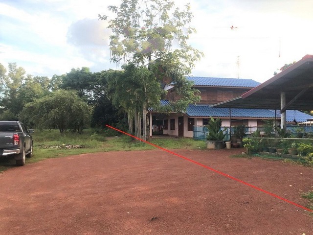 รายละเอียดเพิ่มเติมCode ID : PKK02-10756ราคาขาย      1,996,000 บาท- ขนาดพื้นที่ :  400.20 ตร.ว (1 ไร่) - พื้นที่ใช้สอย :  240 ตร.ม- จำนวนห้อง :  1 ห้องนอน 2 ห้องน้ำ- จอดรถ :    1-2 คัน- บ้านเดี่ยว :    2 ชั้น- บ้านเดี่ยวหันทางทิศ :- อายุอาคาร :   13 ปีพิกัดทรัพย์ :    https://maps.app.goo.gl/LcjveJKFQBjJEqaF6สถานที่ใกล้เคียง- ใกล้โลตัส เอ็กเพรส ศรีสงคราม- ใกล้โรงพยาบาลส่งเสริมสุขภาพตำบลนางาม- ใกล้รพ.ศรีสงคราม- ใกล้ตลาดสดอำเภอศรีสงครามสอบถามเพิ่