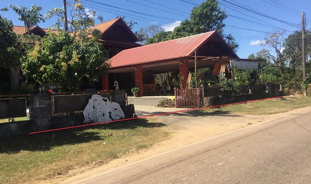 รายละเอียดเพิ่มเติมCode ID : PKK02-12462ราคาขาย       3,303,000 บาท- ขนาดพื้นที่ :  317 ตร.ว (3 งาน / 17 ตร.ว) - พื้นที่ใช้สอย :  476 ตร.ม- จำนวนห้อง :  - ห้องนอน - ห้องน้ำ- จอดรถ :      1-2 คัน- บ้านทรงไทยครึ่งตึกครึ่งไม้ :  2 ชั้น- บ้านทรงไทยครึ่งตึกครึ่งไม้หันทางทิศ :- อายุอาคาร :   7 ปีพิกัดทรัพย์ :    https://maps.app.goo.gl/hSkyUpFaap3cNmN2Aสถานที่ใกล้เคียง- ใกล้โลตัส โก เฟรช สาขาเรณูนคร นครพนม- ใกล้โรงพยาบาลเรณูนคร- ใกล้วัดปัจฉิมาวาส- ใกล้วั