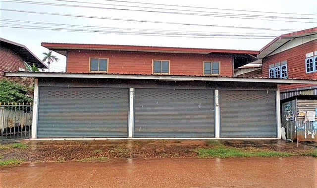 รายละเอียดเพิ่มเติมCode ID : PKK02-14533ราคาขาย       1,491,000 บาท- ขนาดพื้นที่ :  110 ตร.ว (1 งาน / 10 ตร.ว) - พื้นที่ใช้สอย :  240 ตร.ม- จำนวนห้อง :  1 ห้องนอน 2 ห้องน้ำ- จอดรถ :    1-2 คัน- บ้านครึ่งตึกครึ่งไม้ :   2 ชั้น- บ้านครึ่งตึกครึ่งไม้หันทางทิศ :- อายุอาคาร :   16 ปีพิกัดทรัพย์ :    https://maps.app.goo.gl/7E1iUQTscSAgyJrn7สถานที่ใกล้เคียง- ใกล้โลตัส โกเฟรช ซูเปอร์มาร์เก็ต นาหว้า- ใกล้โรงพยาบาลนาหว้า - ใกล้ตลาดสดเทศบาลตำบลนาหว้า- ใกล้โร