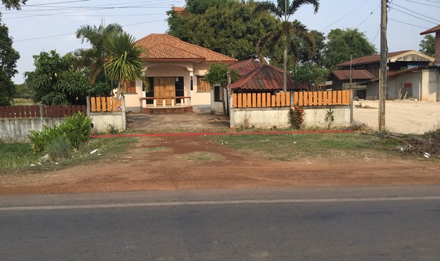 รายละเอียดเพิ่มเติมCode ID : PKK02-15151ราคาขาย       1,686,000 บาท- ขนาดพื้นที่ :  91 ตร.ว - พื้นที่ใช้สอย :  170.25 ตร.ม- จำนวนห้อง :  2 ห้องนอน - ห้องน้ำ- จอดรถ :        1-2 คัน- บ้านเดี่ยว :    1 ชั้น- บ้านเดี่ยวหันทางทิศ :- อายุอาคาร :     12 ปีพิกัดทรัพย์ :    https://maps.app.goo.gl/V41ULT4q8hL3hUHJ8สถานที่ใกล้เคียง- ใกล้โลตัส โกเฟรช ซูเปอร์มาร์เก็ต นาแก- ใกล้โรงพยาบาลนาแก - ใกล้วัดป่าศรัทธาราม- ใกล้โรงเรียนบ้านหนองหอยน้อยสอบถามเพิ่มเติม/น