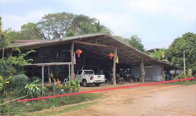 รายละเอียดเพิ่มเติมCode ID : PKK02-15137ราคาขาย       1,767,000 บาท- ขนาดพื้นที่ :  351 ตร.ว (3 งาน / 51 ตร.ว)- พื้นที่ใช้สอย :  719.50 ตร.ม- จำนวนห้อง :  4 ห้องนอน 2 ห้องน้ำ- จอดรถ :     1-2 คัน- บ้านครึ่งตึกครึ่งไม้ :      2 ชั้น- บ้านครึ่งตึกครึ่งไม้หันทางทิศ :- อายุอาคาร :     17 ปีพิกัดทรัพย์ :     https://maps.app.goo.gl/uFPpy4mGWXgC8wcs9สถานที่ใกล้เคียง- ใกล้โรงเรียนบ้านพนอม- ใกล้วัดพนอมทุ่ง- ใกล้วัดป่าศิริมงคล- ใกล้โรงเรียนบ้านเหล่าศรีโหนโห่สอ