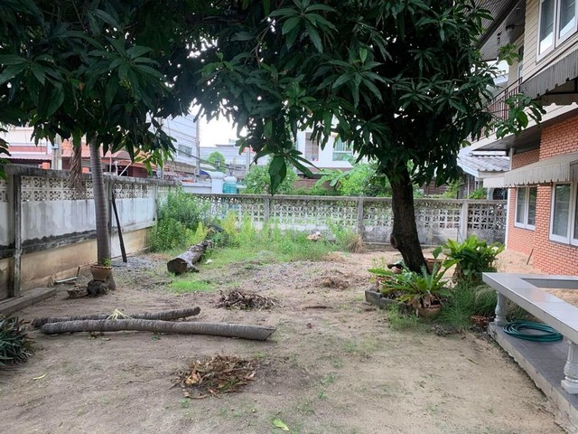 ขายที่ดินพร้อมบ้านเดี่ยว 2 ชั้น 96 ตารางวา ซอยบางนาตราด 21 (อุดมสุข 56) ใกล้เซ็นทรัลบางนา ใกล้ทางด่วน