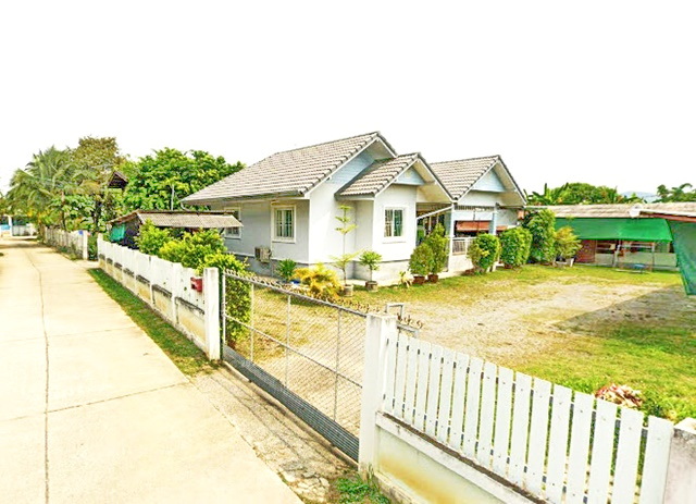 ให้เช่า สาธารณูปโภค ครบครันโรงเรียนบ้านเมืองขอน  สันทราย บ้านเดี่ยว วิทยาลัยบริหารศาสตร์  57ตรว. 150ตรม. 34,999B-M 3นอน 2น้ำ 2จอดรถ 3แอร์ BanMueangKhon School SanSai For Rent house complete utilities College of Administration 57sq.wa. 150sq.m. 34,999B-M 3bed 2bath 2parking 3A/C.ต.เมืองเล็น อ.สันทราย จ.เชียงใหม่ 50210ริมนาเขียวชอุ่ม ปลอดมลพิษ เงียบสงบ3 ห้องนอน2 ห้องน้ำ1 ห้องครัว1 ห้องนั่งเล่น2 จอดรถ3 แอร์1 เครื่องทำน้ำอุ่น1 ตู้เย็นสถานที่ใกล้เคียงโรงเรียนอนุบาลเลิศสุ