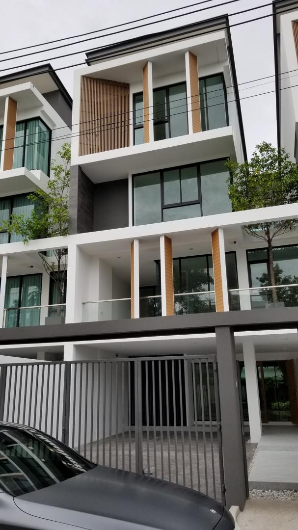 ขายทาวน์โฮม 3.5 ชั้น โครงการ Glam ลาดพร้าว 71 ใกล้เลียบด่วน - รามอินทรา