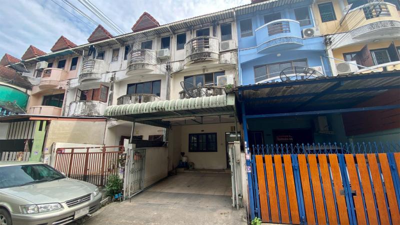 ขายบ้าน ทาวน์โฮม 3 ชั้น ทำเลดี อยู่หลังบิ๊กซีกัลปพฤกษ์ หมู่บ้านตวงทอง 6 บางบอน ทำเลที่ตั้ง : หมู่บ้านตวงทอง 6 ถนนกัลปพฤกษ์ ซอยกำนันแม้น 13 แยก 33 แขวงคลองบางพราน เขตบางบอน กรุงเทพมหานคร 10150Google map : https://maps.app.goo.gl/iC9ReRGcjvS6cCJV8** เดินทางจากถนนกัลปพฤกษ์ เข้าสู่ถนนบางบอน 1, เลี้ยวซ้ายเข้าซอยบางบอน 1/20 ประมาณ 300 ม. ตรงเข้าหมู่บ้านตวงทอง 6 ประมาณ 120 เมตร, บ้านอยู่ที่ซอย 3 รายละเอียด :– ทาวน์โฮม 3 ช�