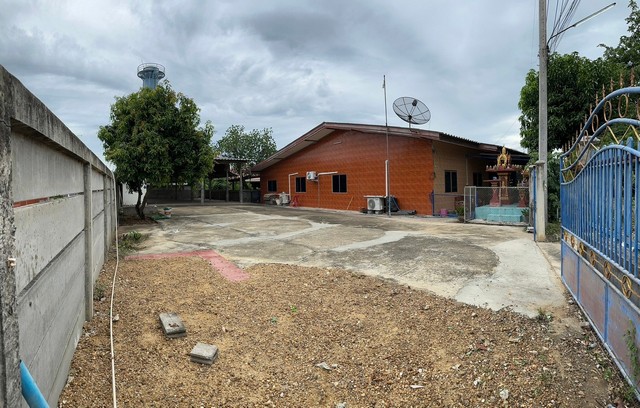 ขายที่ดินหนองดินแดง ตัวเมืองนครปฐม ติดถนนสาธารณะ เทคอนกรีตเต็มพื้นที่ ใกล้แหล่งชุมชน เดินทางสะดวก เจ้าของขายเอง