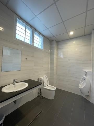 ให้เช่าบ้าน 3 ชั้น  พร้อมดาดฟ้า ซอยจรัญสนิทวงศ์ 67 ใกล้ทางด่วน เหมาะอยู่อาศัยหรือทำออฟฟิศ  รหัส TO788