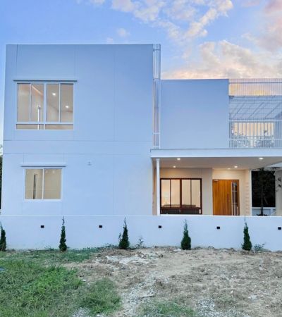 ติดต่อ เต้ย 086-659-5965 Line ID: Creatoeyพิเศษ ลดเพิ่ม 1 แสน พร้อมเฟอร์ตกแต่งเพียง 3.39 ล้าน (ปกติ 3.49 ล้าน) .บ้าน 2 ชั้น สไตล์โมเดิร์น มินิมอล ทรงกล่องเดินทางสะดวก ใกล้ตัวเมืองเชียงใหม่ เพียง 15 นาที.3 ห้องนอน 3 ห้องน้ำ จอดรถ 2 คันพื้นที่ใช้สอย 170+ ตรม.ที่ดิน 47 ตรว.พร้อมคอร์ตยาร์ดส่วนตัว.-ดีไซน์โดดเด่น หลังใหญ่เต็มพื้นที่-พื้นที่ใช้สอยเยอะ พร้อมมุมพักผ่อนส่วนตัว-ทำเลพิเศษใกล้เมือง ใกล้ชิด