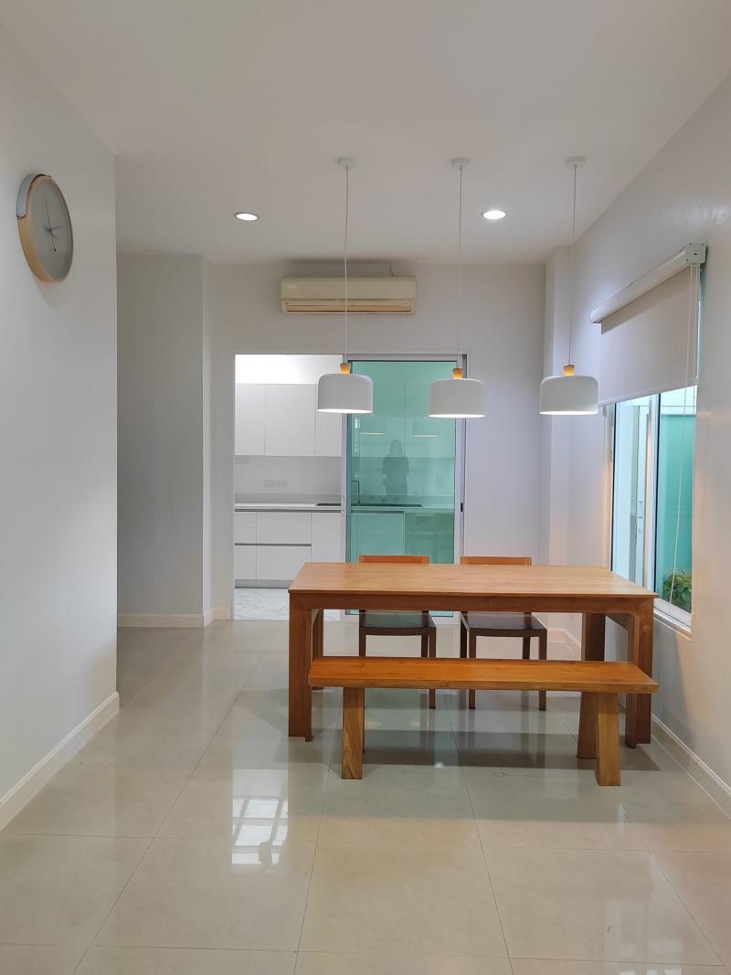 ขายทาวน์โฮม 3 ชั้นหลังมุม รามอินทรา 14 (ซอยมัยลาภ) รีโนเวทใหม่ ตกแต่งสไตล์มินิมอล เฟอร์พร้อมอยู่ เดินทางสะดวก เข้าออกได้หลายเส้นทาง