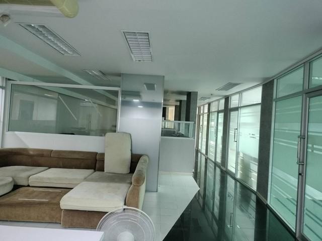 ให้เช่าพื้นที่สำนักงาน ชั้น 2 พื้นที่ 250 ตรม. อาคารดีสินชัย พระราม3 เหมาทำออฟฟิต ใกล้ BRTสถานีเจริญราษฏร์ ประมาณ 100 เมตร รหัสทรัพย์ TO781