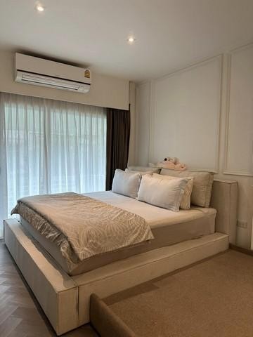 PT12 ขายบ้านเดี่ยว 2 ชั้น ลาดพร้าว 71 สังคมสงเคราะห์ 24 รีโนเวทใหม่ สไตล์อังกฤษ พร้อมเฟอร์นิเจอร์ราคาขาย 13,500,000 บาทติดต่อ คุณช่อผกา 0616198565 LINE 0616198565บ้านเดี่ยว 2 ชั้น ลาดพร้าว 71 สังคมสงเคราะห์ 24เนื้อที่ 60 ตร.ว.พื้นที่ใช้สอย ประมาณ 180-200 ตรม.3 ห้องนอน 3 ห้องน้ำ2 ที่จอดรถทำครัวสไตล์อังกฤษ หลังบ้านต่อเติมหลังคาใสเนื้อที่บ้านเยอะมากเดินไปรอบบ้านมีสวนรอบบ้านเข้า-ออก ได้ทั้ง โชคชัย 4 /ซ