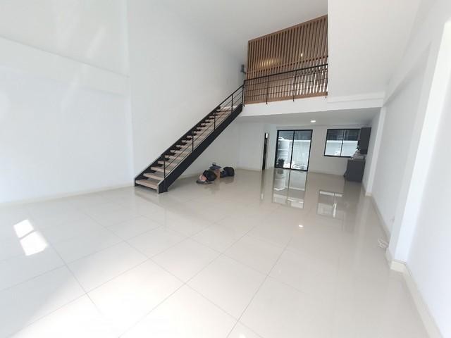 PT12 ให้เช่า ขาย โฮมออฟฟิศ 4.5 ชั้น เนอวานา แอท เวิร์ค Nirvana@workรามอินทรา ใกล้สถานีรถไฟฟ้าสายชมพู ใกล้ Central รามอินทรา สไตล์ Loft 363 ตรม. ถนนรามอินทรา แขวงอนุสาวรีย์ เขตบางเขน*** ราคาเช่า 80,000 บาท/เดือน*** ราคาขาย 18,800,000 บาทติดต่อ คุณช่อผกา 0616198565 LINE 0616198565โฮมออฟฟิศ 4.5 ชั้น สไตล์ Loft เนอวานา แอทเวิร์ค รามอินทรา Nirvana @ Work Ramintraขนาด 25.5 ตารางวาพื้นที่ใช้สอย 363 ตารางเมตร1 ห้องนอน 4 ห้องน้ำจอดรถ 2 คันไม่มีเฟอร์ ไ