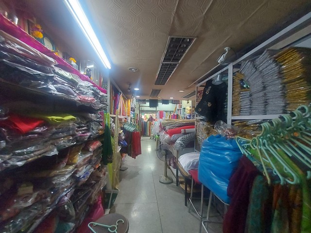 ขายตึกแถว พาหุรัด 5ชั้น 3คูหา เนื้อที่รวม 27 ตร.วา พื้นที่ใช้สอย 380 ตร.ม. ถนนจักรเพชร