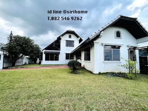  LIST M5271ขายบ้านเดี่ยว ทิมเรืองเวช บรมราชชนนี68 พื้นที่เยอะ 128ตรว. 3ห้องนอน 3ห้องน้ำ 1 เรือนแม่บ้าน เงียบสงบ เป็นส่วนตัว เพียง 500เมตร ถึงถนนใหญ่__รหัส M-5271– เนื้อที่ 128 ตร.วา – หน้าบ้านทิศใต้– 3 ห้องนอน  3 ห้องน้ำ  – 1 ห้องรับแขก 1 ห้องทำงาน– 1 หัองนั่งเล่น– 1 หัองครัว 1 ห้องอาหาร– 1 เรือนแม่บ้าน– 4 ที่จอดรถ__ที่ตั้งหมู่บ้านทิมเรืองเวช ซอย บรมราชชนนี 68 แยก 5 แขวงศาลาธรรมสพน์ เขตทวีวัฒนา 