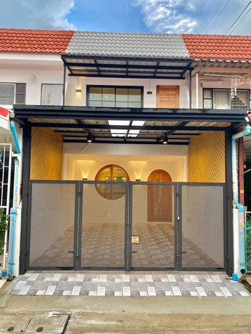 ทาวน์เฮ้าส์มือสอง  หมู่บ้านพระปิ่น3 ติดถนนกาญจนาภิเษก ทำเลดี อยู่ในเเหล่งชุมชน สามารถค้าขายได้ เพียง 5 นาทีถึงเซ็นทรัลเวสต์เกต และ รถไฟฟ้าสถานี  ตลาดบางใหญ่  มินิมอลมินิใจเชิญทางนี้คร้าฟรีจองฟรีดาวน์ฟรียื่นสินเชื่อฟรีค่าโอนกู้ได้เต็มนัดชมบ้านได้ทุกวันบ้านใกล้รถไฟฟ้าสไตล์มินิมอลหมู่บ้านพระปิ่น3 ซอย2/2บ้านเลขที่62/135  ถ.กาญจนาภิเษก ตำบลบางแม่นาง อำเภอบาง