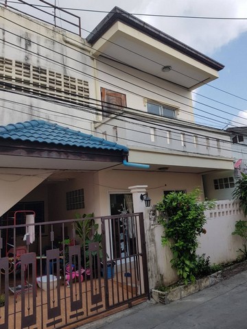 ขายอพาร์ทเม้นต์ซอยด่านสำโรง 48 ถนนสุขุทวิท113 จ.สมุทรปราการ บ้านเลขที่ 2526 ซอยด่านสำโรง48 แยก4 ถนน สุขุมวิท113 อำเภอเมืองจังหวัด สมุทรปราการ อายุทรัพย์ : 10-11 ปีจำนวนชั้น : 2 ชั้นแบ่งเป็น ชั้นล่าง 5 ห้อง ชั้นบน 5 ห้อง + บ้านที่อยู่อาศัยส่วนตัว 2 ชั้นรายละเอียดอื่นๆ : ขายกิจการห้องเช่า 2 ชั้น 10 ห้อง พร้อมบ้านอยู่อาศัย 2 ชั้นติดกับตัวห้องเช่า ขนาดของห้องเช่าประมาณ 3 x 4 เมตร ห้องกว้