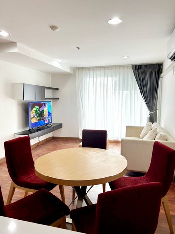 ให้เช่า คอนโด แบงค์คอก ฮอไรซอน รามคำแหง 60 Bangkok Horizon Ramkhamhaeng ใกล้ Airport Link หัวหมากเฟอร์นิเจอร์ครบ หิ้วกระเป๋าเข้าอยู่ได้เลยพื้นที่ 90 ตร.มคอนโด High Rise 39 ชั้น 1 อาคาร อยู่ชั้น 22 (มีสวนอยู่ในบนชั้นนี้)2 ห้องนอน (เตียง 6 ฟุต), 2 ห้องน้ำ, 1 ครัว, 2 ระเบียง และ ส่วนนั่งเล่นที่ตั้ง: ติดถนนรามคำแหง แขวงหัวหมาก เขตบางกะปิ กทม.เครื่องใช้ไฟฟ้า: • Smart TV ขนาด 55 นิ้ว 2 เครื่อง (เครื่องใหม่ทั้งหมด) • แอร์ 3 ตั