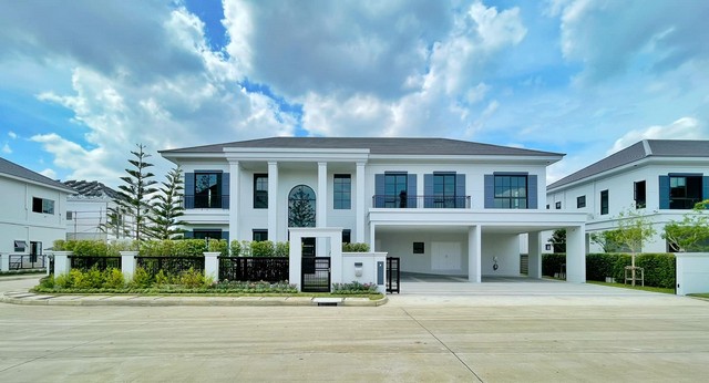 รหัส # TO812 ขายบ้านเดี่ยวหรู 2 ชั้น 308 ตรม. 4 ห้องนอน เศรษฐสิริ ดอนเมือง Setthasiri Don Mueang บ้านซีรีส์ใหม่ สไตล์ Georgian ใกล้รถไฟฟ้าสายสีแดงและสนามบินดอนเมือง*** ราคาขาย  23.79 ล้านบาท บ้านเดี่ยวหรู 2 ชั้น โครงการเศรษฐสิริ ดอนเมือง (Setthasiri Donสไตล์จอร์เจียน แบบบ้าน ออสเทน  เนื้อที่ 80 ตร.ว.พื้นที่ใช้สอย 308 ตร.ม.4 ห้องนอน, 5 ห้องน้ำ, 1 ห้องรับแขก, 1 ห้องอเนกประสงค์, ส่วนเตรียมอาหาร, ส่วนรับประทานอาหาร, 1 ห้