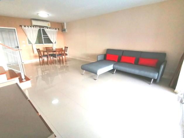 ให้เช่าทาวน์โฮม หมูบ้านกลางเมือง เอสเซ้นต์ อ่อนนุช-ลาดกระบัง 2ชั้น พร้อมเฟอร์นิเจอร์ โครงการอยู่ถนนใหญ่