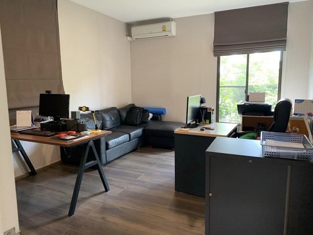 PP145 ขาย บ้านเดี่ยว 2 ชั้น มัณฑนา บางนา กม.7 Mantana Bangna Km.7 ใกล้โรงเรียนราชวินิตบางแก้ว เมกาบางนา ถนนบางนา-ตราด บ้านทิศใต้ขายราคา 16,500,000 บาท ค่าโอนคนละครึ่ง (ลดราคาจาก 17.5 ล้าน)ติดต่อ คุณช่อผกา 0616198565 LINE 0616198565เนื้อที่ 80.8 ตรว.  พื้นที่ใช้สอย 236 ตรม. 4 ห้องนอน 5 ห้องน้ำ 1 ห้องแม่บ้าน1 ห้องรับแขก 1 ห้องครัว 1 ห้องโถง(ชั้นบน)จอดรถในบ้าน 2 คัน (ข้างรั้วบ้านได้ 3 คัน)บ้านทิศใต้ ไม่มีสายไฟฟ้าพาดหน้าบ้