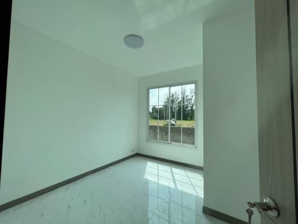 โซนสันกำแพง ขายเพียง 2 ล.เท่านั้น 50.3 ตรว. #บ้านสร้างใหม่ ชั้นเดียว สไตล์โมเดิร์น เข้าซอยประมาณ 200 เมตร ใกล้โรงพยาบาลสันกำแพง