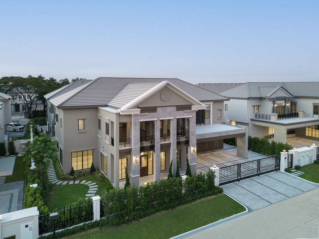 รหัส # TO815 ขายบ้านเดี่ยว 2 ชั้น 177.8 ตรว. โครงการ Granada ปิ่นเกล้า-เพชรเกษม คฤหาสหรู ระดับ Ultra Luxury สไตล์ Classical Simplicity ติดถนนใหญ่กาญจนาภิเษก ตกแต่งพร้อมเข้าอยู่ *** ราคาขาย 89.9 ล้านบาท บ้านเดี่ยว 2 ชั้น โครงการ Granada ปิ่นเกล้า-เพชรเกษม  คฤหาสหรู สไตล์ Classical Simplicity ติดถนนใหญ่กาญจนาภิเษก ตกแต่งพร้อมเข้าอยู่ เนื้อที่ 177.8 ตารางวาพื้นที่ใช้สอย 706 ตารางเมตร5 ห้องนอน 6 ห้องน้ำ5 ที่จอดรถ Grand Double VolumeMaid Plazaตกแต่ง
