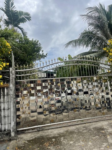 รหัส # TO814 ให้เช่าบ้านเดี่ยว 2 ชั้น 150 ตร.ว หมู่บ้านเมืองทอง 2-2 ซอยพัฒนาการ 61 บรรยากาศร่มรื่น เดินทางสะดวก  *** ราคาเช่า 45,000 บาท/เดือนบ้านเดี่ยว 2 ชั้นหมู่บ้านเมืองทอง 2-2 พัฒนาการ 61  เนื้อที่ 150 ตร.ว 3 ห้องนอน 3 ห้องน้ำที่จอดรถมากกว่า 4 คันสถานที่ใกล้เคียง- โรงเรียนเตรียมอุดมศึกษาพัฒนาการ 2.1 กม.- เขตสวนหลวง 1.5 กม.- โรงพยาบาลวิภาราม 2.6 กม.- มหาวิทยาลัยนานาชาติแสตมฟอร์ด 4.1 กม.- โรงพยาบาลส