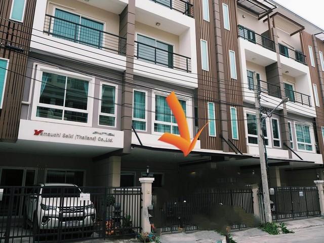 ให้เช่าโฮมออฟฟิศ 4 ชั้น เนื้อที่ : 26 ตารางวา 5 ห้องนอน 4 ห้องน้ำ หมู่บ้านแกรนด์ เดอ วิลล์ ซอยศรีนครินทร์ 42