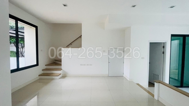 ขายขาดทุน ถูกว่าโครงการ ทาวน์โฮม 3 ชั้น แมนดารีน่า เอกมัย - รามอินทรา พื้นที่ 22 ตรว 3นอน 4น้ำ บ้านใหม่ไม่เคยเข้าอยู่