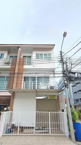 HR6722ให้เช่าทาวน์โฮม 3 ชั้น เนื้อที่ 20 ตร.วา 3 ห้องนอน 4 ห้องน้ำ  โฮมอินทาวน์ พหลโยธิน 73 ใกล้สถานีรถไฟฟ้าสีเขียว สถานี คปอ.สนใจติดต่อคุณสามารถ 0918070863 ID line : samart863: แอดไลน์ แคปหน้าจอสอบถามได้เลยครับโครงการ,โฮมอินทาวน์ พหลโยธิน 73ทาวน์โฮม 3 ชั้น หลังหัวมุม 20 ตารางวา พื้นที่ใช้สอยกว้าง 175 ตรางเมตร3 ห้องนอน 4 ห้องน้ำแอร์ 2 เครื่อง ปั้มน้ำ แทค์น้ำ- ใกล้สถานีรถไฟฟ้าสีเขียว สถานี คปอ.- ใก�