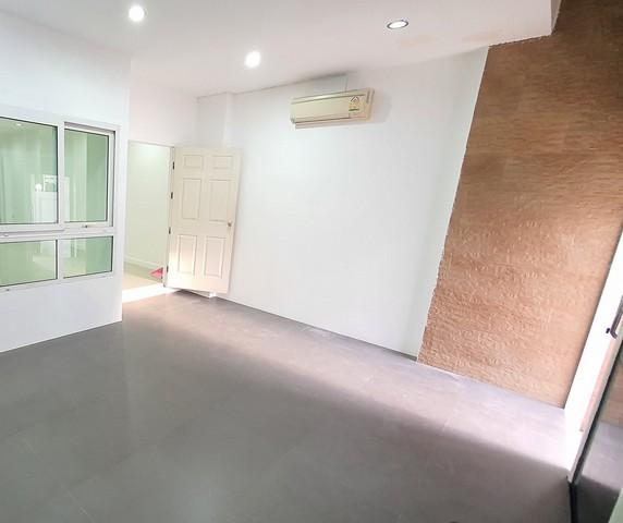 ให้เช่าทาวน์โฮม 3 ชั้น เนื้อที่ 20 ตร.วา 3 ห้องนอน 4 ห้องน้ำ  โฮมอินทาวน์ พหลโยธิน 73 ใกล้สถานีรถไฟฟ้าสีเขียว สถานี คปอ.