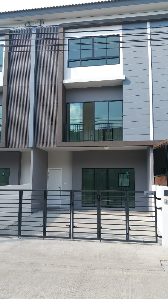 ให้เช่าทาวเฮ้าท์ 3 ชั้น เนื้อที่ 3 ชั้น เนื้อที่ 20 ตารางวา 3 ห้องนอน 3 ห้องน้ำ โครงการThe connect up3 ลาดพร้าว 126