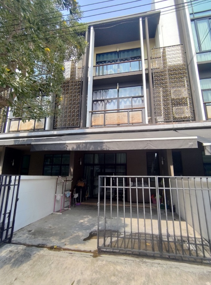 ให้เช่าทาวเฮ้าท์ 3 ชั้น เนื้อที่ 20 ตารางวา 3 ห้องนอน 3 ห้องน้ำ โครงการฟลอร่า วงศ์สว่าง ใกล้จุด ขึ้น ลง ทางด่วน ฉิมพลี