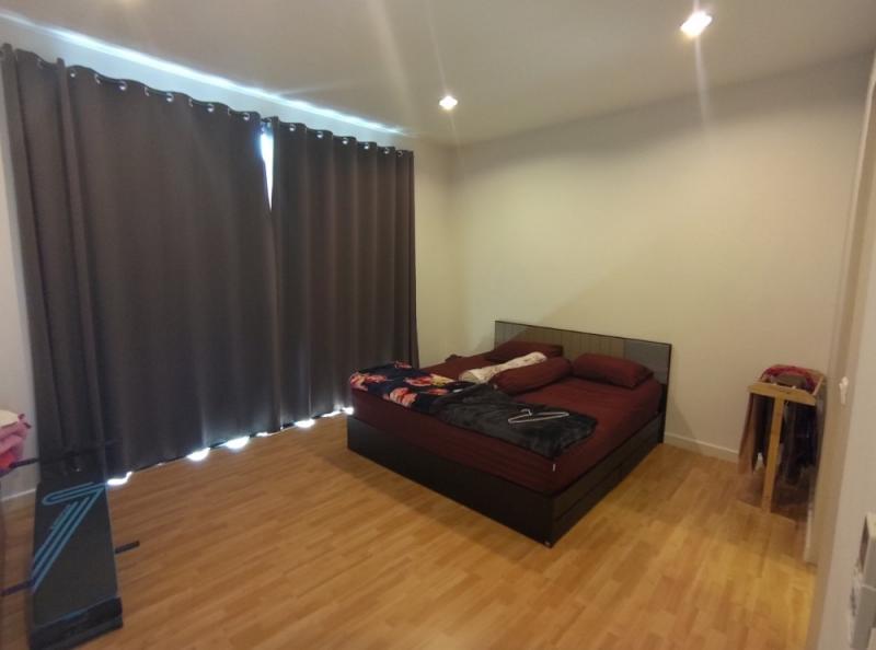 ให้เช่าทาวเฮ้าท์ 3 ชั้น เนื้อที่ 20 ตารางวา 3 ห้องนอน 3 ห้องน้ำ โครงการฟลอร่า วงศ์สว่าง ใกล้จุด ขึ้น ลง ทางด่วน ฉิมพลี