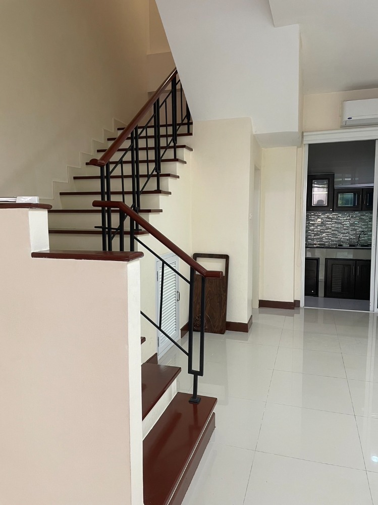 ให้เช่าทาวน์โฮม 3 ชั้น เนื้อที่ 25 ตารางวา 3 ห้องนอน 3 ห้องน้ำ ซอย ลาดพร้าว 101 แยก 42 เขตบางกะปิ