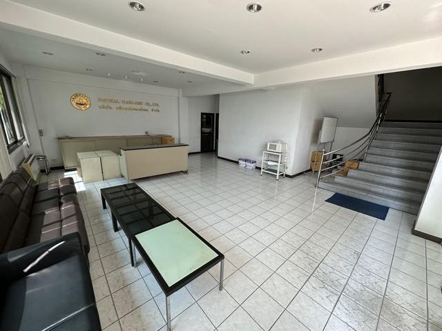 EPL-WH0556 ให้เช่าอาคารพร้อมโกดัง ย่านลาซาล ใกล้ ร.ร.บางกอกพัฒนา พื้นที่ 7,700 ตรม. ที่ดินทั้งหมด 6 ไร่ 327 ตารางวา เหมาะทำโรงงาน ไฟ 3 เฟส