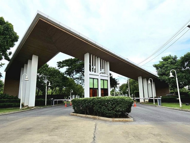 รหัส # TO818 ขายบ้านเดี่ยว 2 ชั้น 102 ตารางวา 4 ห้องนอน โครงการฮาบิเทีย โมทีฟ ปัญญาอินทรา Habitia Motif ตกแต่งพร้อมอยู่ ติดสนามกอล์ฟเลกาซี ใกล้แฟชั่นไอส์แลนด์*** ราคาขาย 11.5 ล้านบาท บ้านเดี่ยว 2 ชั้น โครงการฮาบิเทีย โมทีฟ ปัญญาอินทรา Habitia Motifเนื้อที่ 102 ตารางวา  พื้นที่ใช้สอย 395 ตารางเมตร4 ห้องนอน (มีห้องนอนล่าง) 4 ห้องน้ำ ( ห้องนอนล่างมีห้องน้ำในตัว )ห้องรับแขก  , ห้องนั่งเล่น , ห้องทำงาน, ห