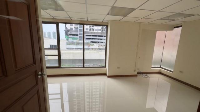 ให้เช่าอาคารสำนักงาน7 ชั้น มีลิฟท์ ย่านคลองสาน เจริญนคร กรุงธนบุรี พื้นที่ใช้สอยประมาณ 1,000 ตรม. จอดรถได้ประมาณ 8-10 คัน