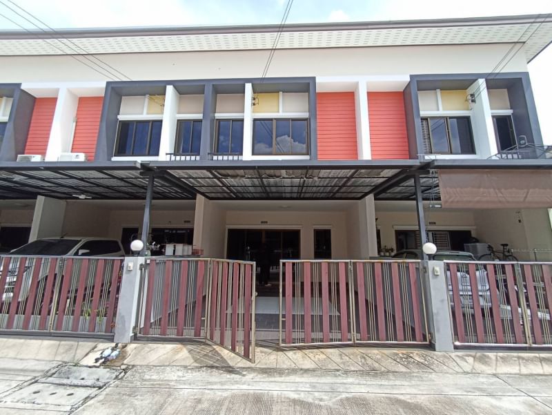 ขายทาวน์เฮาส์สองชั้น ต่อเติมพร้อมเข้าอยู่ โครงการเอส สิริภัสสร2 ทำเลสะดวก เข้าออกได้หลายทาง บรรยากาศส่วนตัว