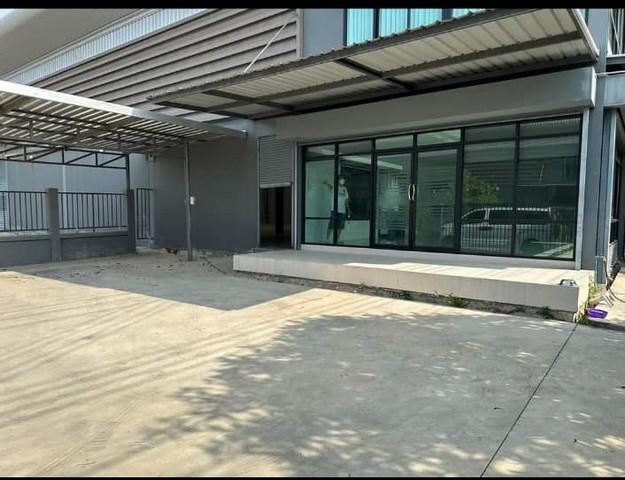 ให้เช่าโกดังพร้อมออฟฟิศ พื้นที่ใช้สอย 645 ตารางวา ย่านบางบ่อ ใกล้นิคมอุตสาหกรรมบางพลี อำเภอบางเสาธง สมุทรปราการ 