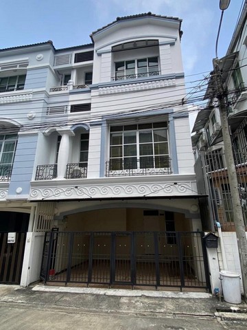 รหัสMAY137ให้เช่าทาวน์โฮม 3 ชั้นหลังมุม หมู่บ้านกลางเมือง ลาดพร้าว-โยธินพัฒนา ย่านเลียบด่วนเอกมัย-รามอินทรา  ใกล้ Central EastVille  